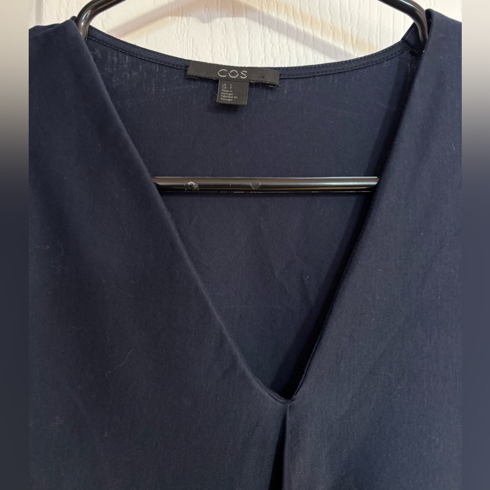 COS Asymmetrical Raw Hem Lagenlook V Neck Cotton Navy Blue Top Size Small - Picture 5 of 10
